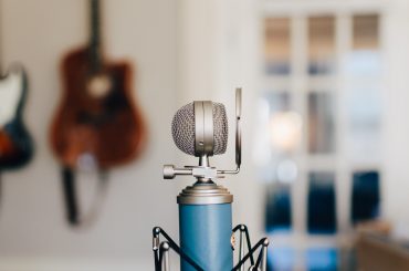 Top 10 tips to create lifelike AI voiceover
